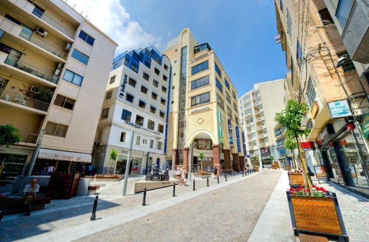 Spacious Apartment Steps To The Promenade Sliema Exteriör bild
