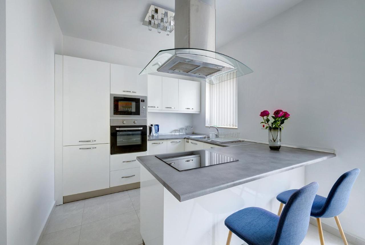 Spacious Apartment Steps To The Promenade Sliema Exteriör bild