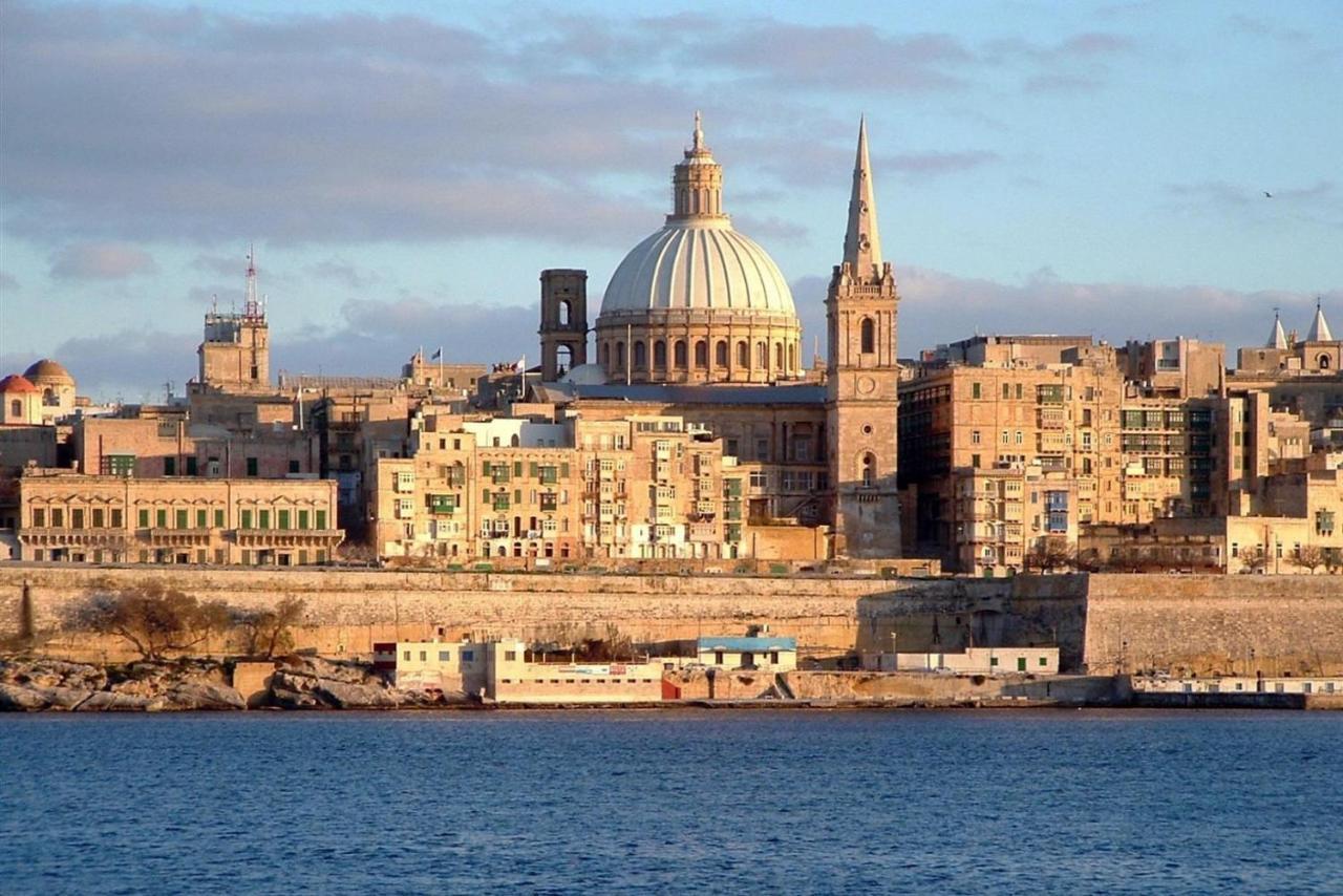 Spacious Apartment Steps To The Promenade Sliema Exteriör bild