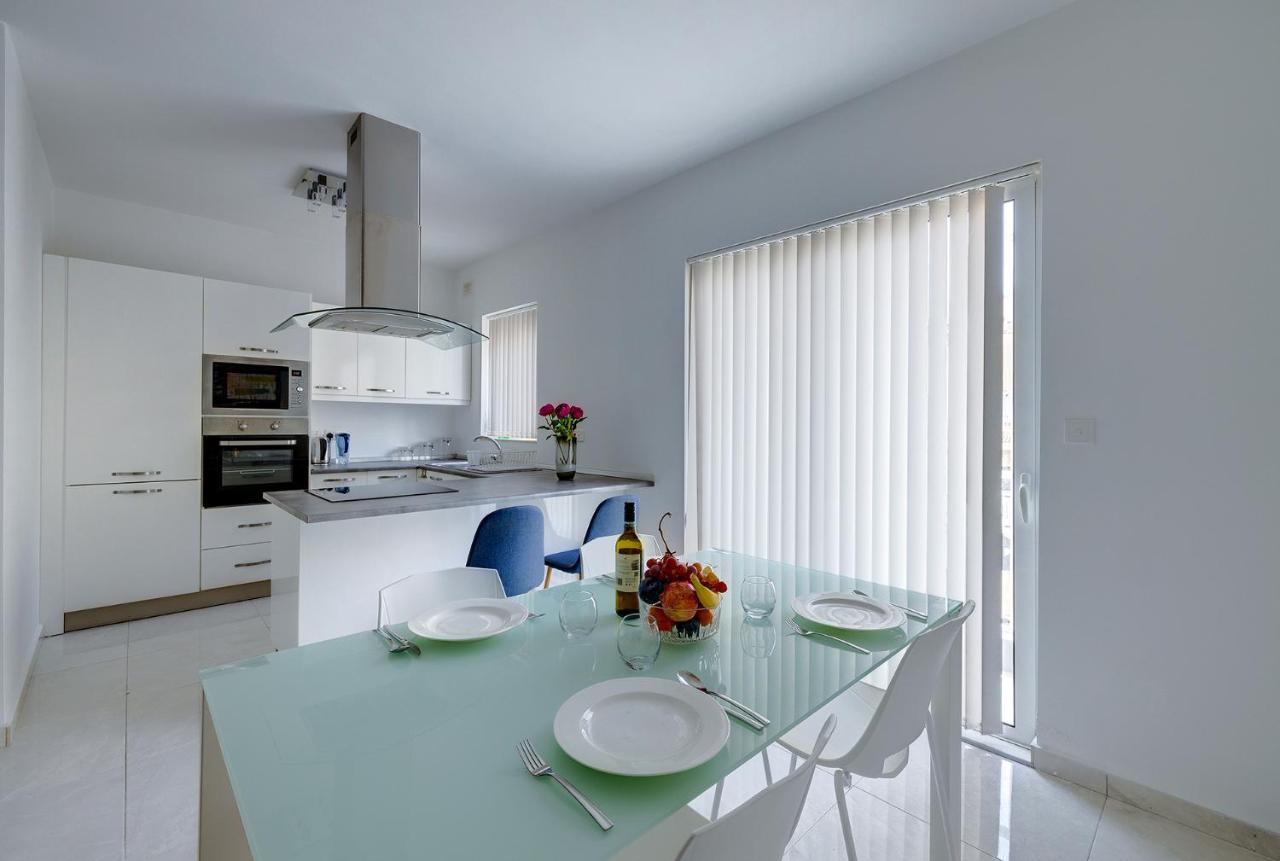 Spacious Apartment Steps To The Promenade Sliema Exteriör bild