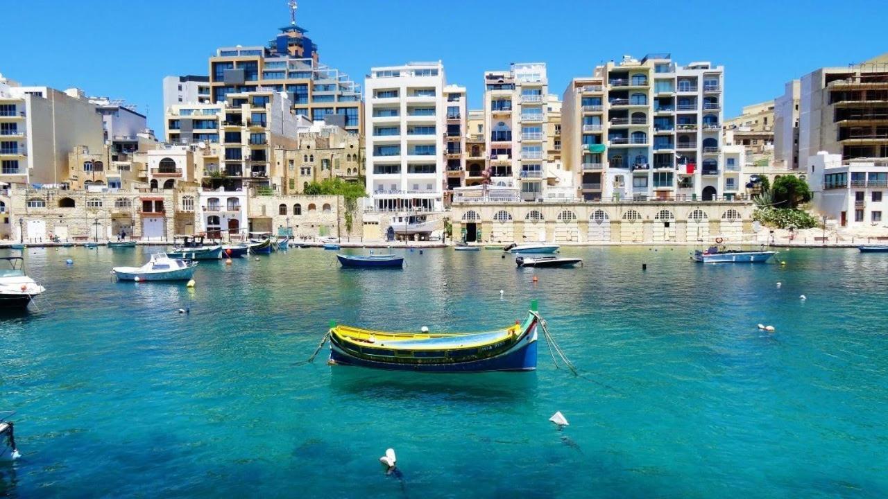 Spacious Apartment Steps To The Promenade Sliema Exteriör bild