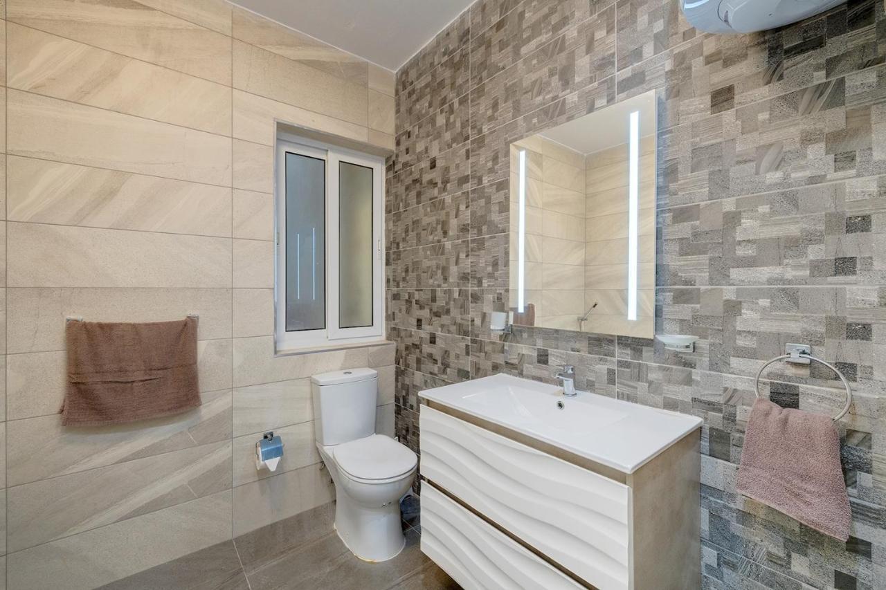 Spacious Apartment Steps To The Promenade Sliema Exteriör bild