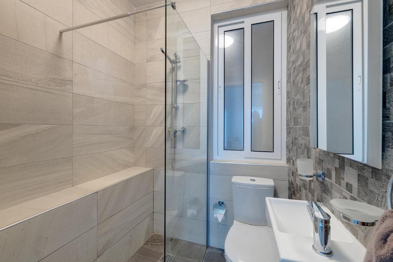 Spacious Apartment Steps To The Promenade Sliema Exteriör bild